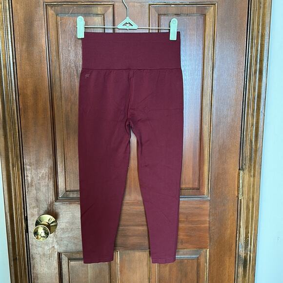 Fabletics | Burgundy Seamless Cropped Leggings Size S - Picture 4 of 9